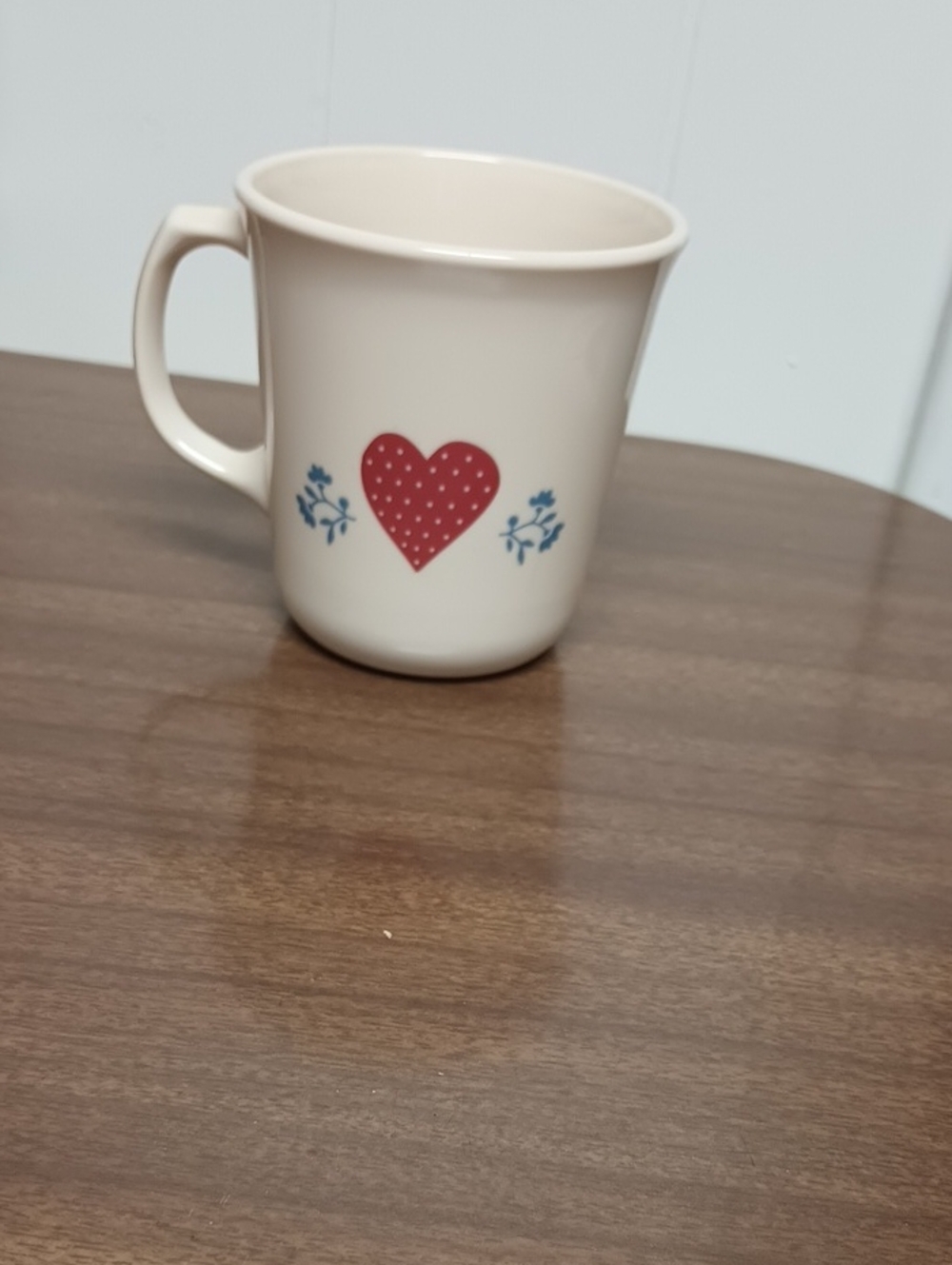 Corning USA Vintage Cream Ceramic 4 Mug Set with Red Heart & Blue Floral Accent